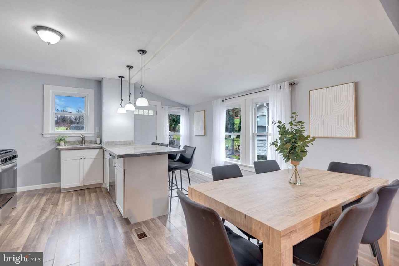 504 Capitol Heights Blvd - Photo 5 of 25