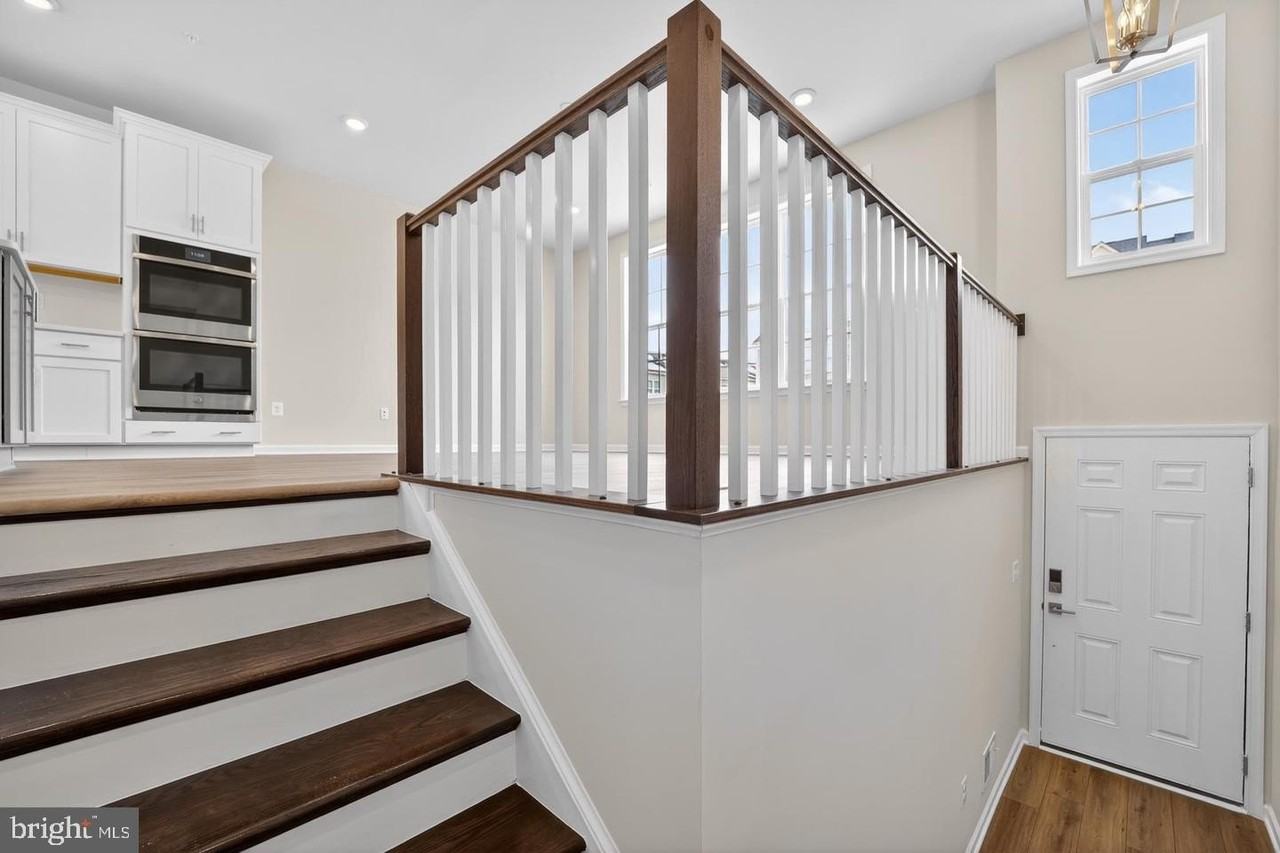 2914 Lewis And Clark Ave - Photo 2 of 17