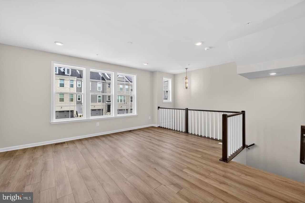 2914 Lewis And Clark Ave - Photo 3 of 17