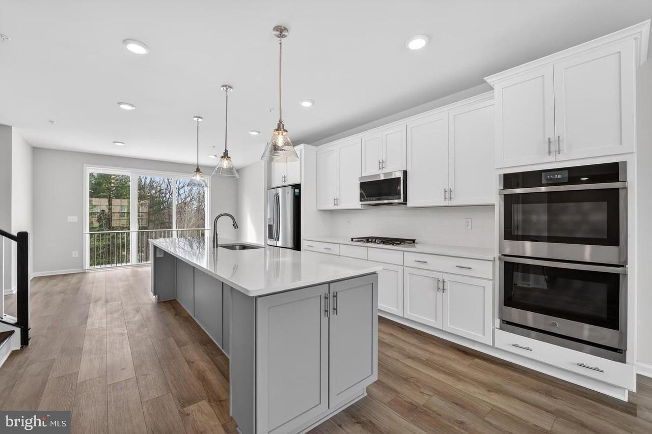 2914 Lewis And Clark Ave - Photo 5 of 17