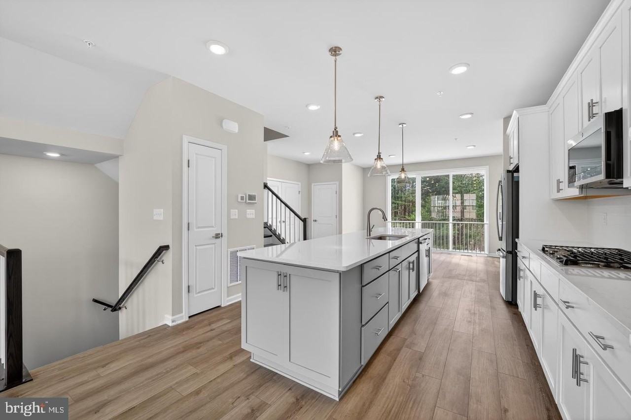 2914 Lewis And Clark Ave - Photo 6 of 17