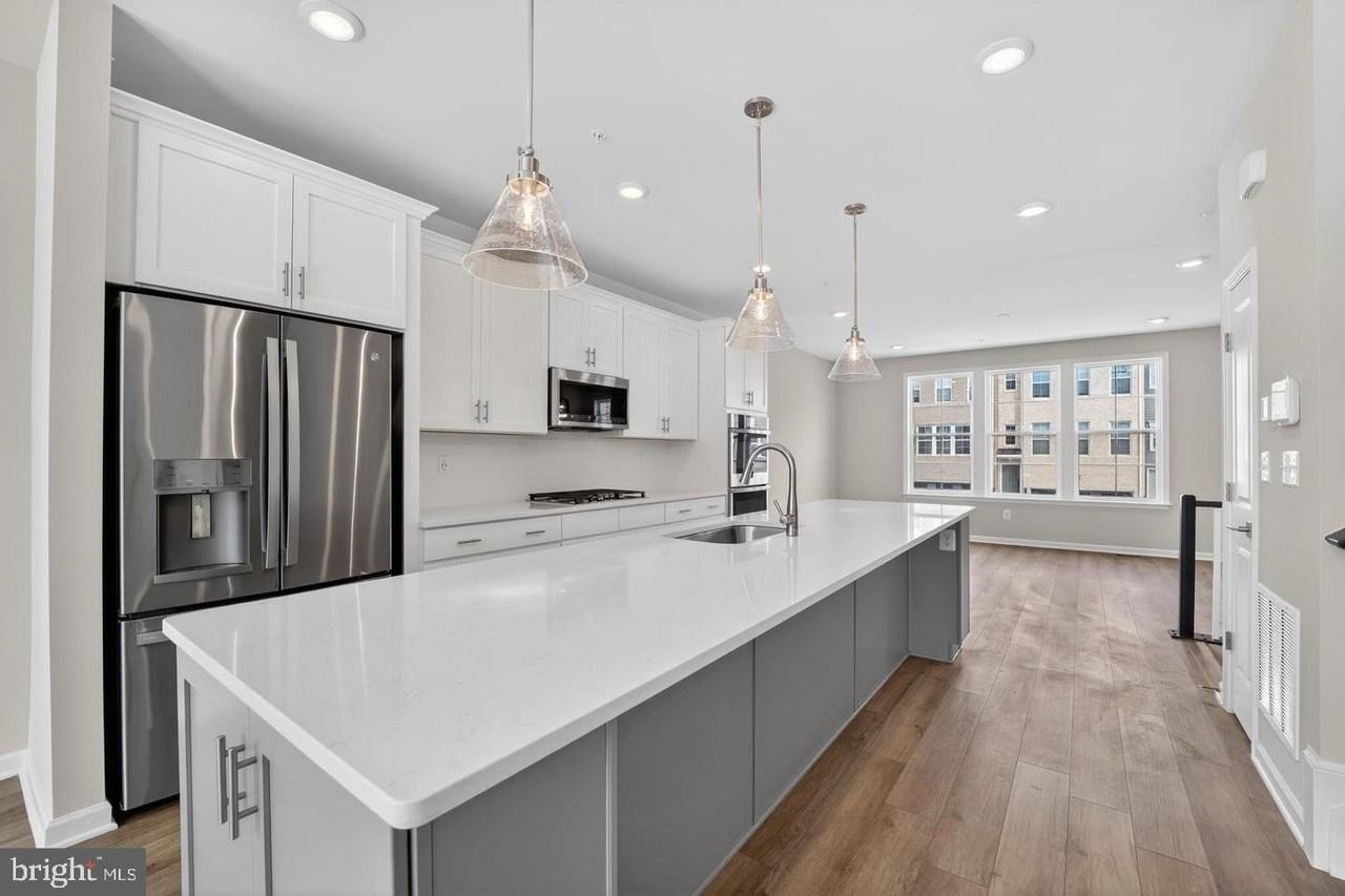 2914 Lewis And Clark Ave - Photo 7 of 17