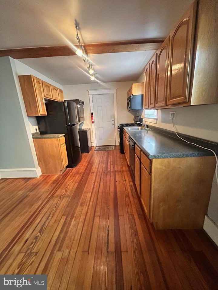 413 N Haddon Ave - Photo 3 of 9