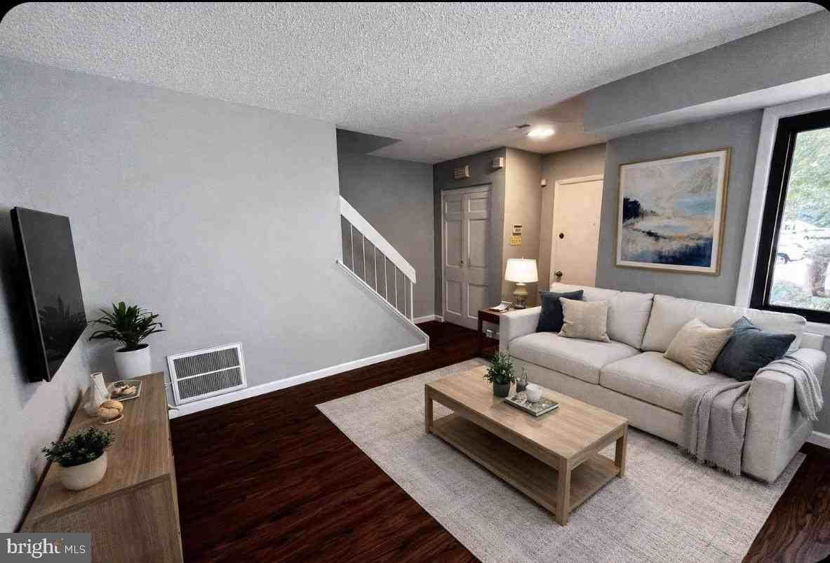 33 Georgetown Rd - Photo 4 of 27