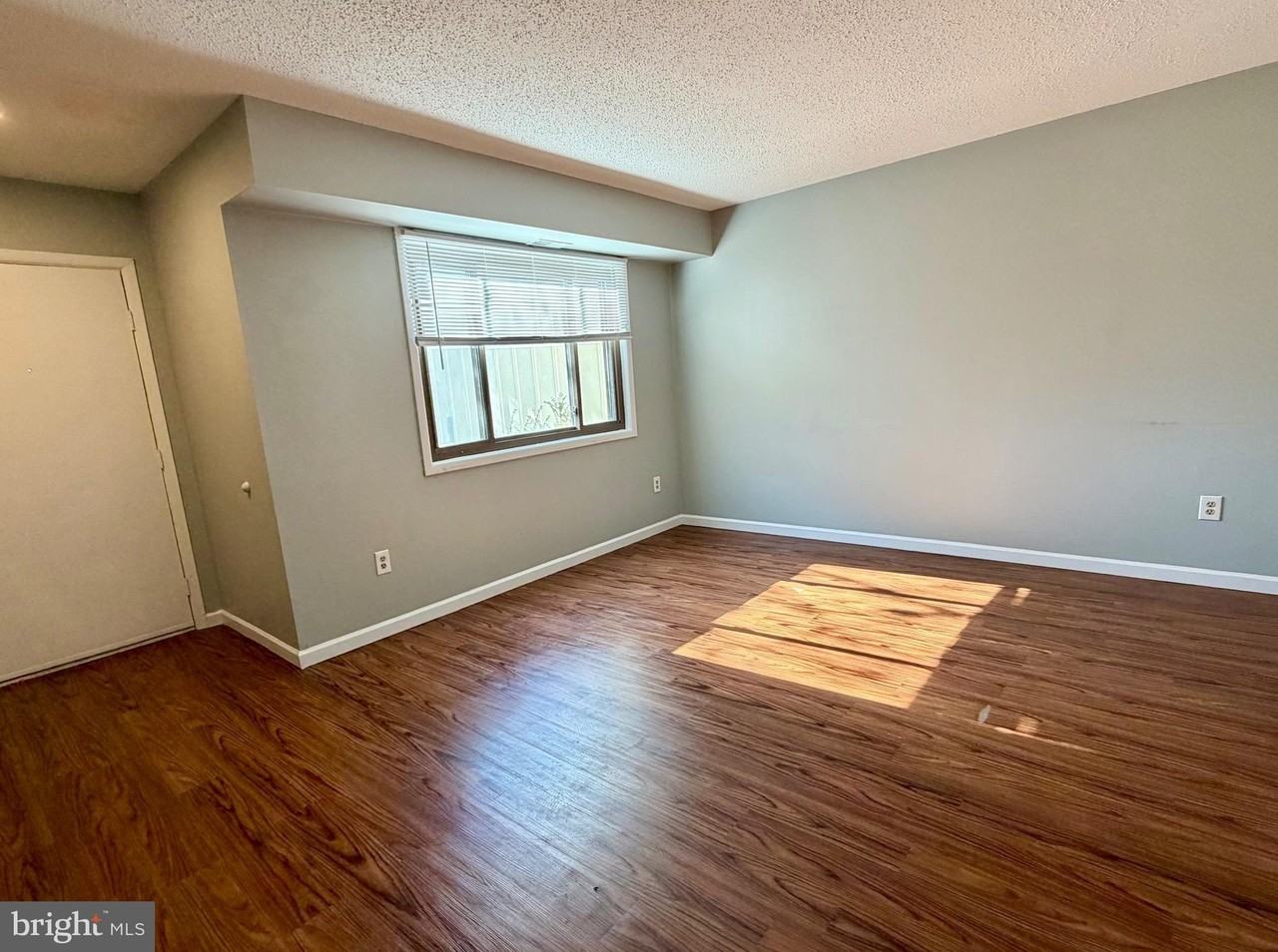 33 Georgetown Rd - Photo 5 of 27