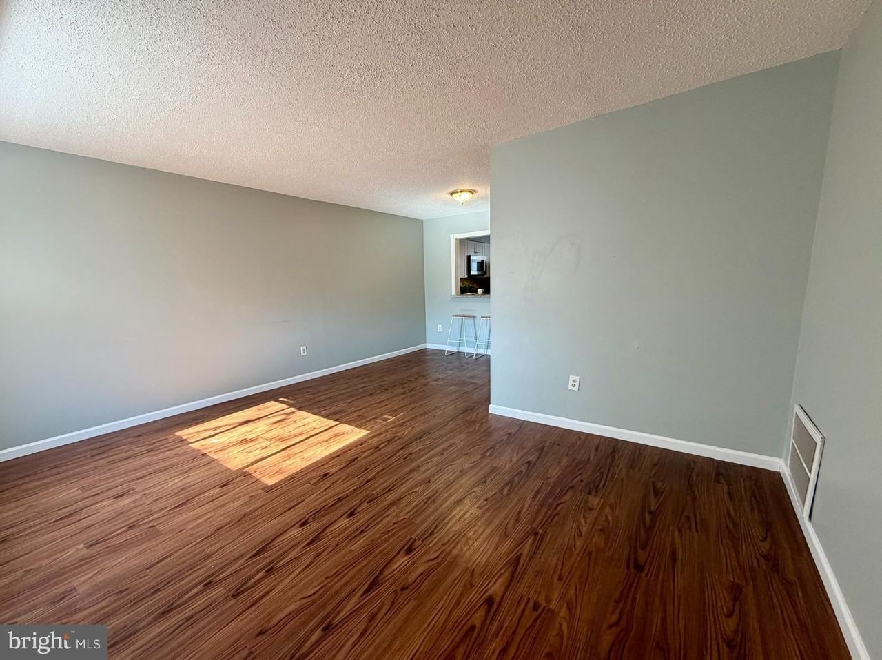 33 Georgetown Rd - Photo 6 of 27