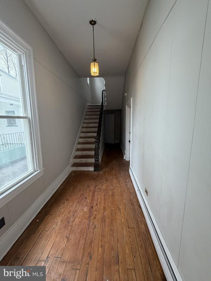 190 Seventh St #1 - Photo 3 of 16