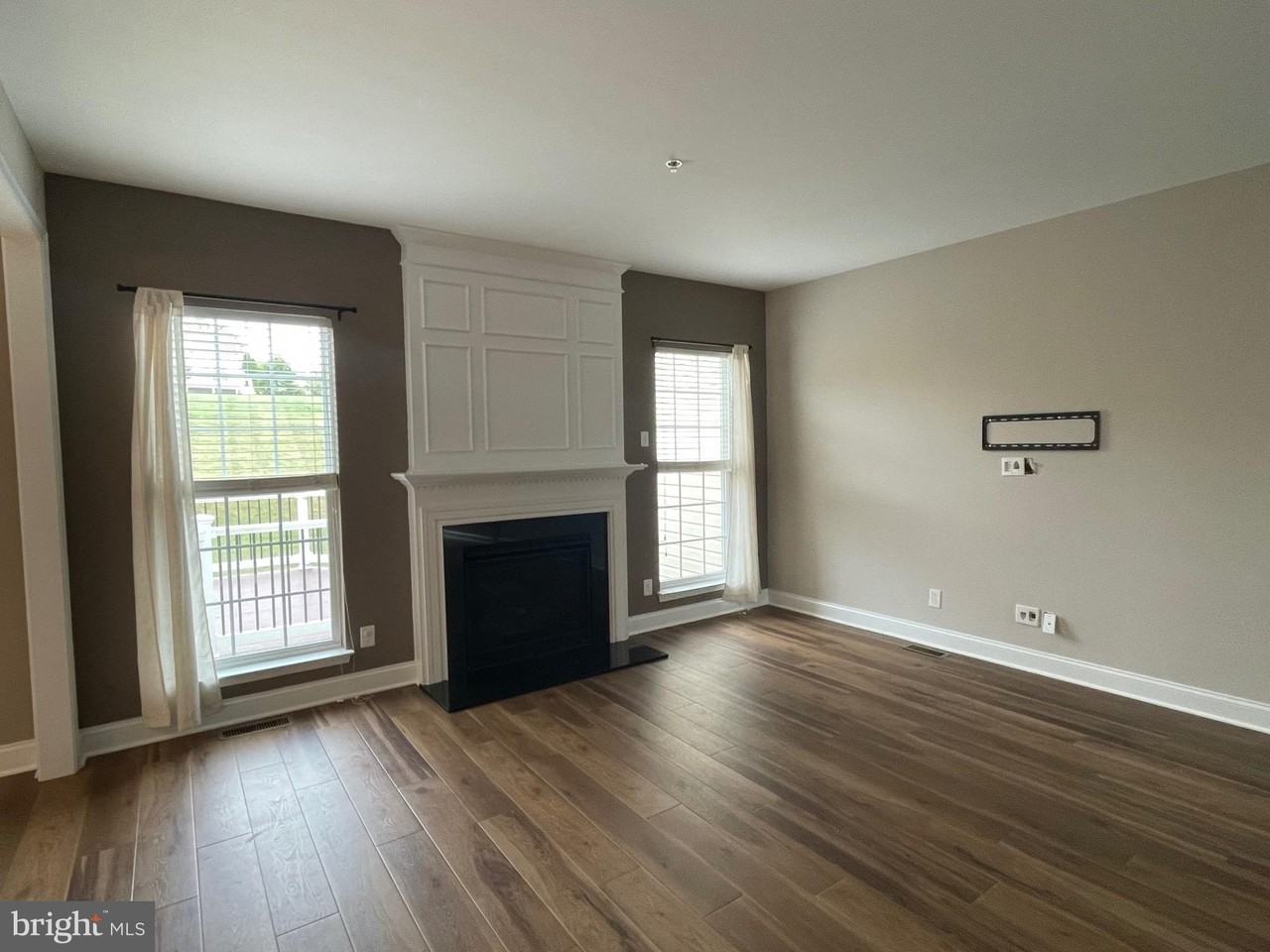 296 N Caldwell Cir - Photo 4 of 27