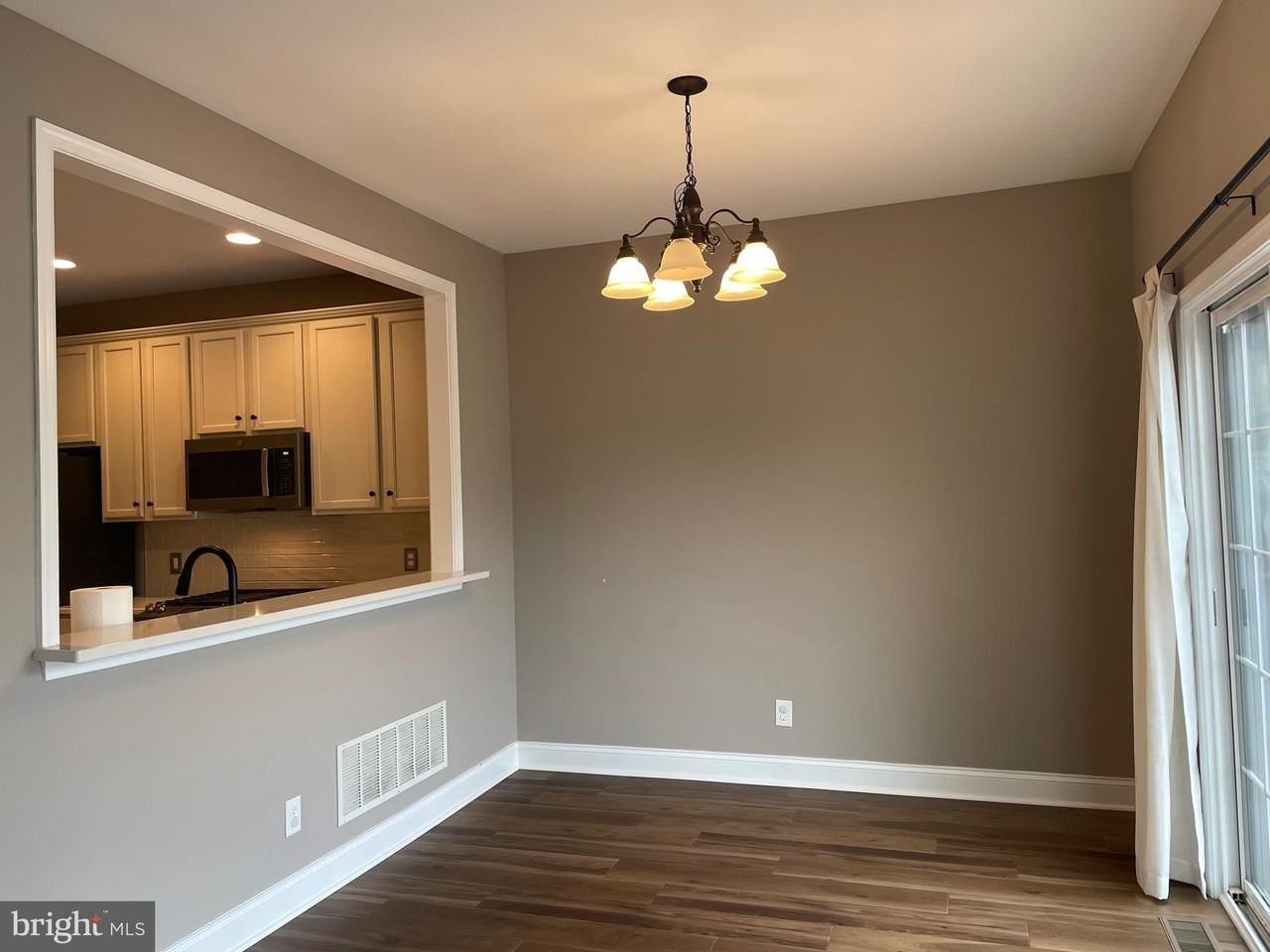 296 N Caldwell Cir - Photo 6 of 27