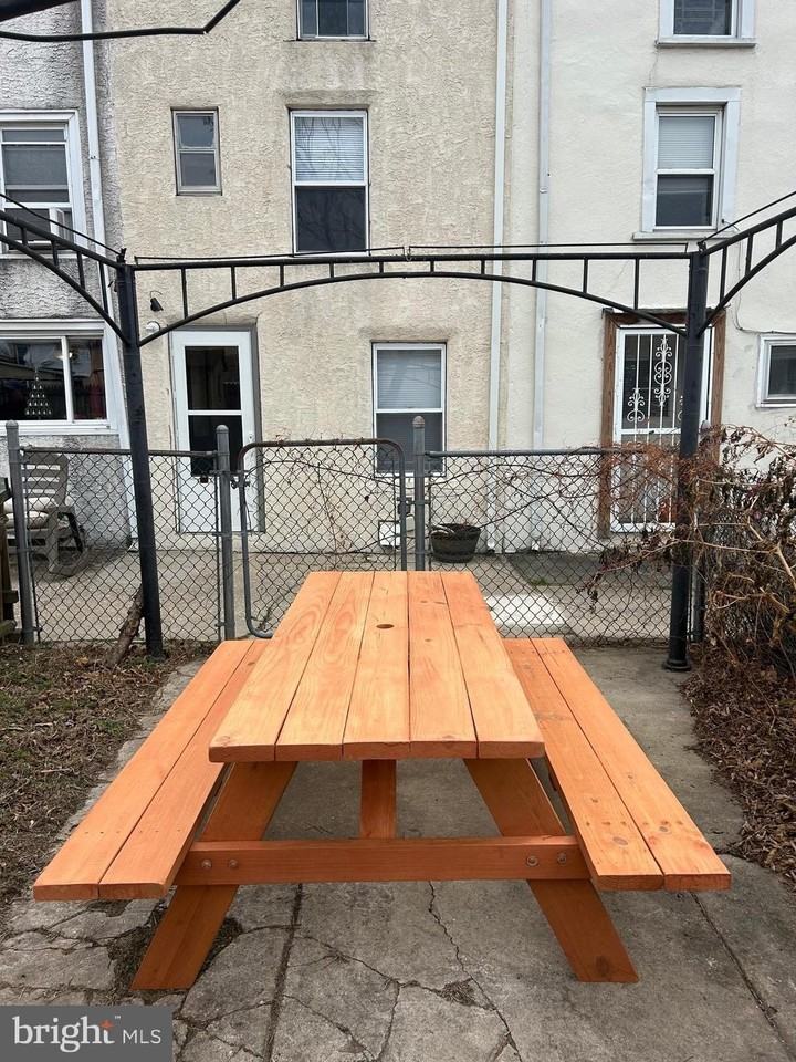 20 Richardson St - Photo 2 of 27