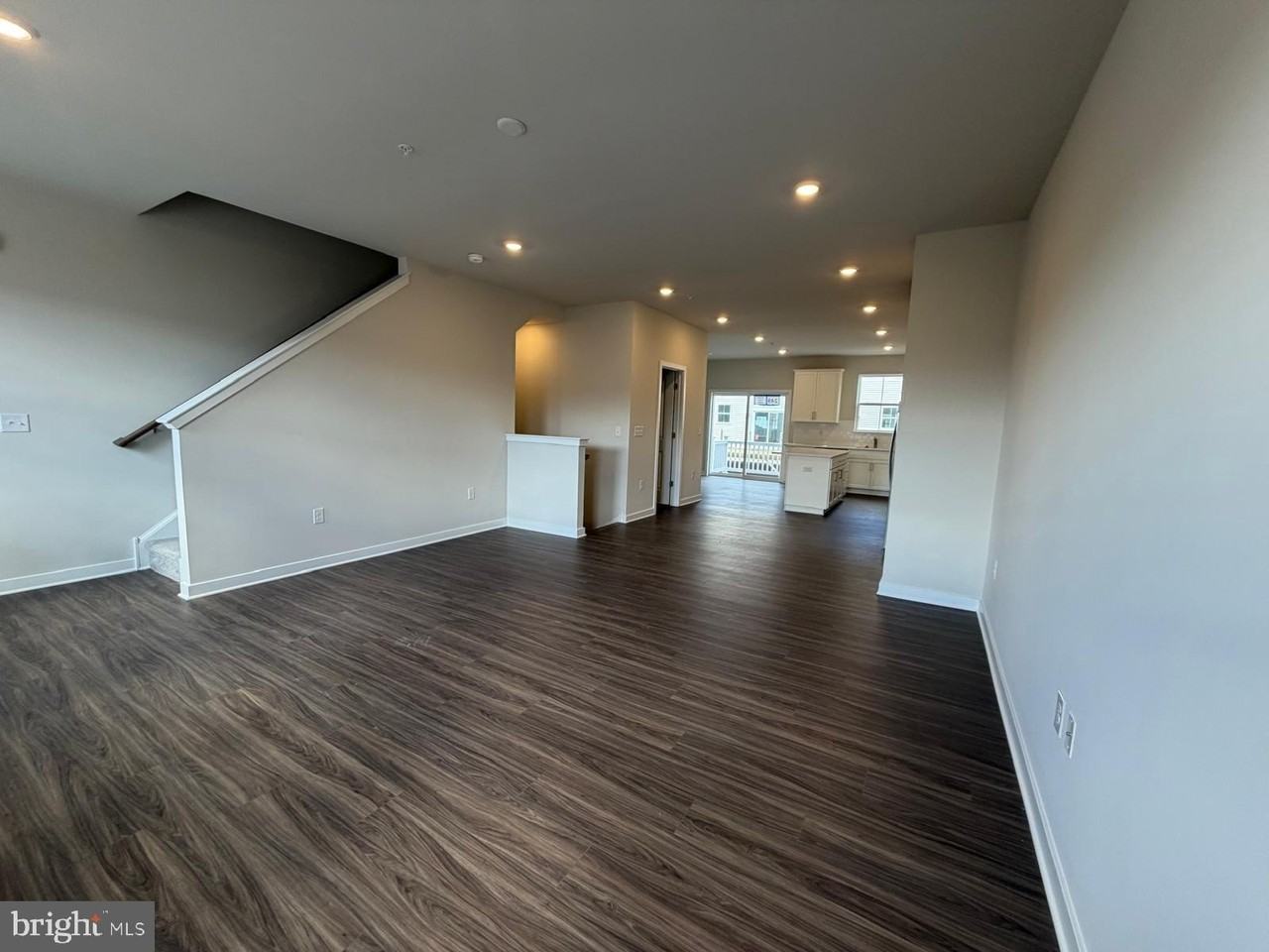 33 E Front St - Photo 7 of 32