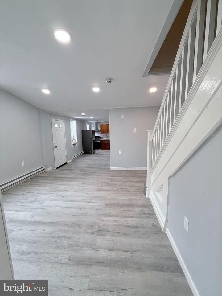 273 W York St - Photo 2 of 14