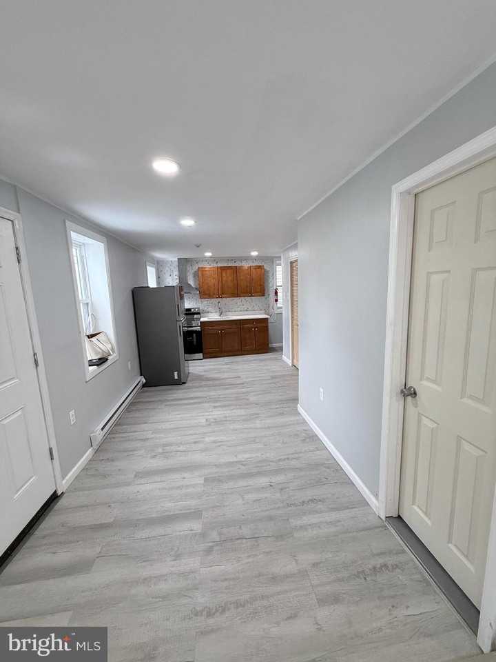 273 W York St - Photo 3 of 14