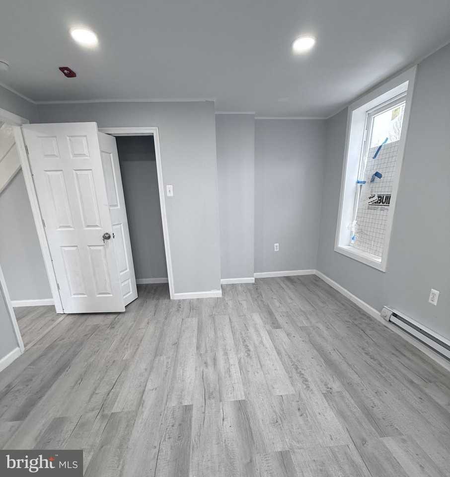 273 W York St - Photo 5 of 14