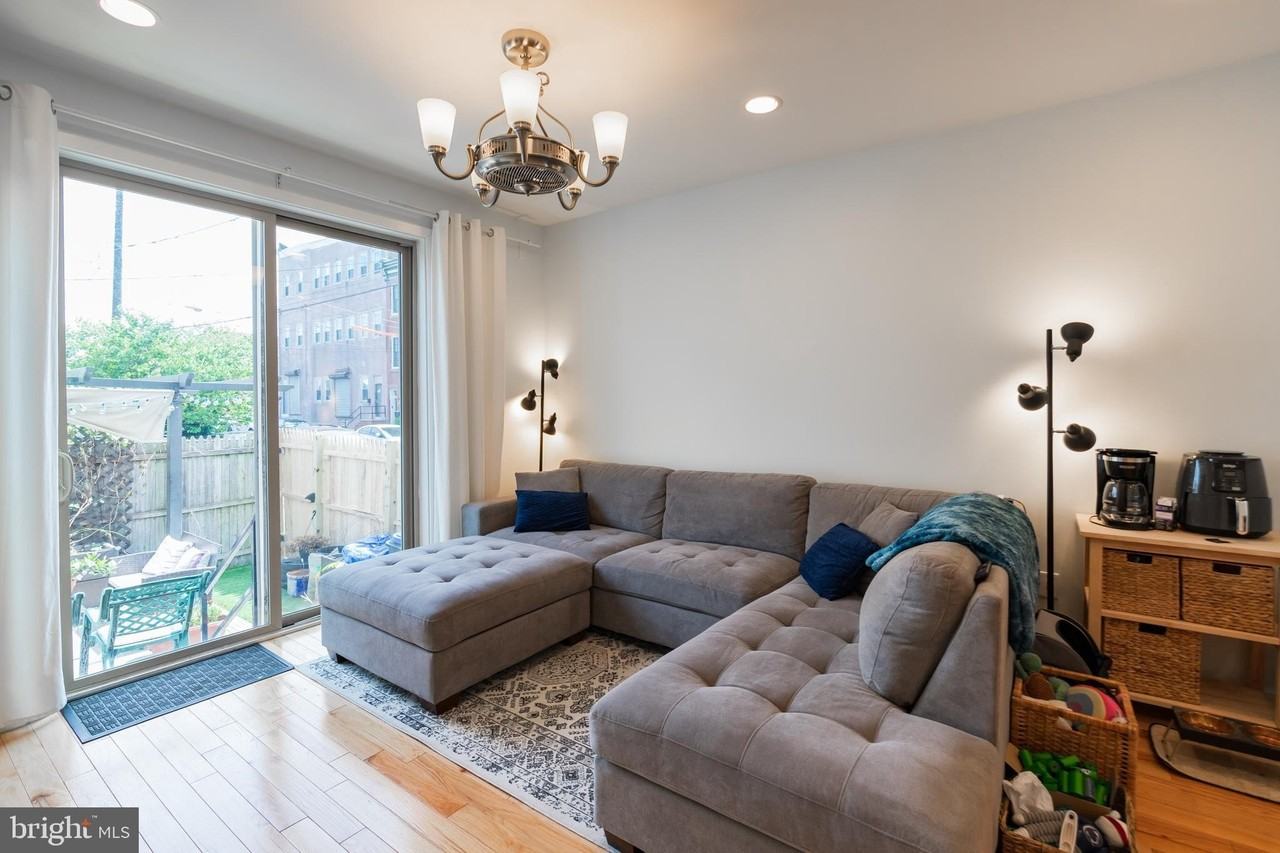 2029 E Huntingdon St - Photo 6 of 38