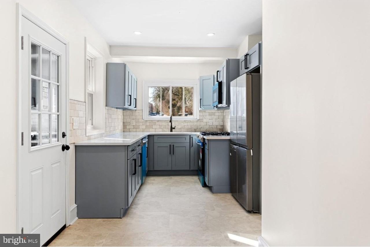 6812 Sprague St - Photo 7 of 27