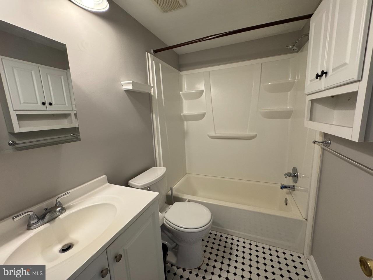 12044 Abby Rd Unit 1fl - Photo 3 of 9