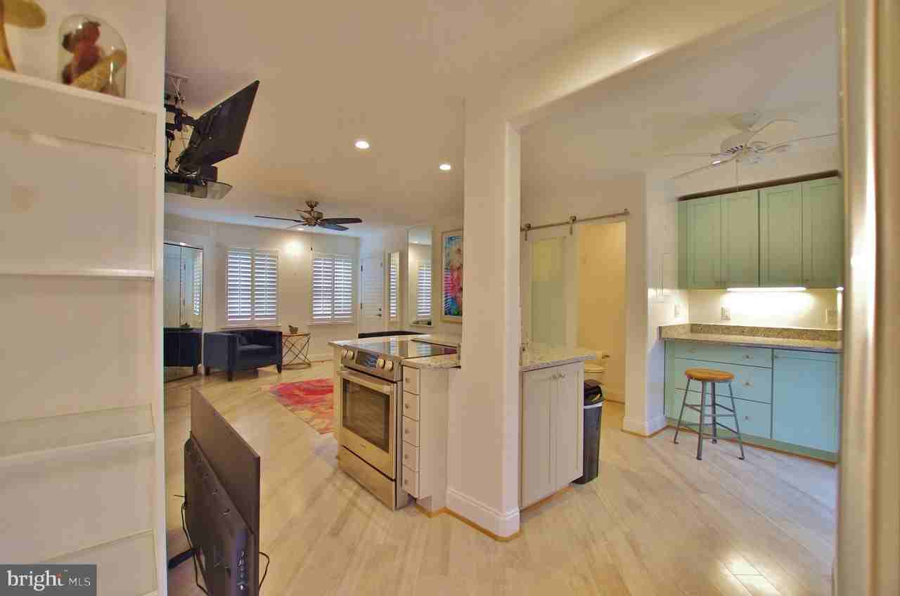 2407 Arlington Blvd Apt 102 - Photo 4 of 25