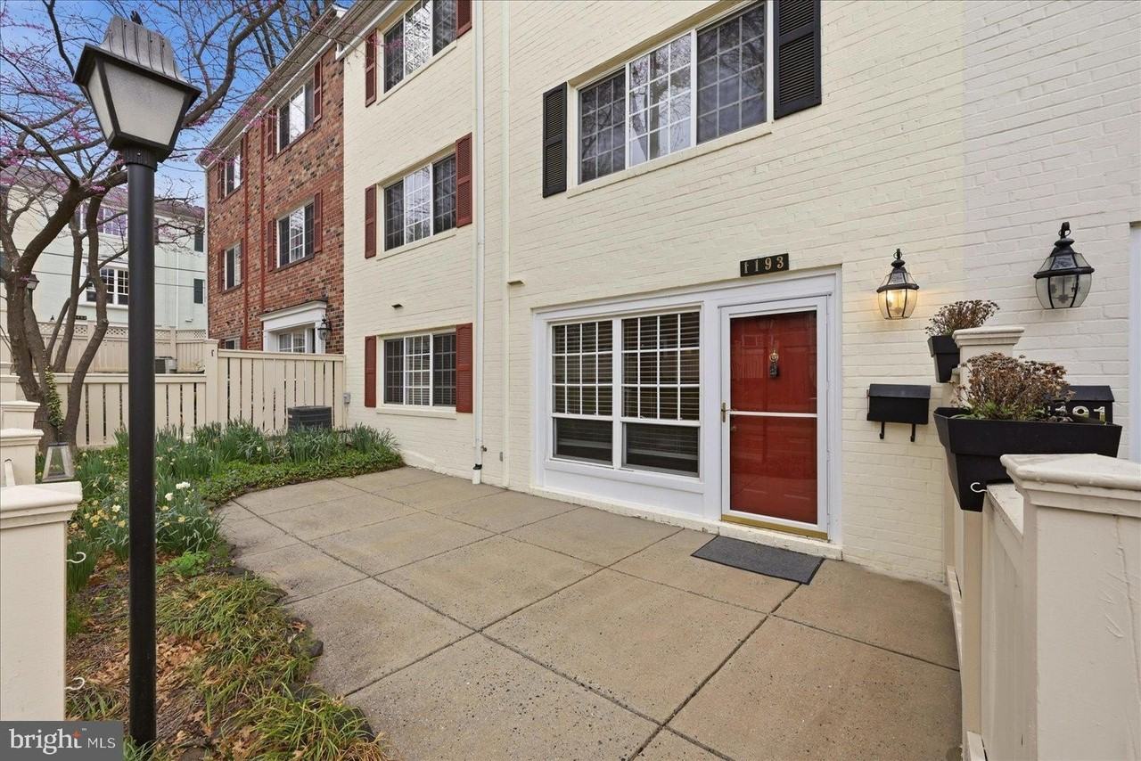 1193 N Van Dorn St - Photo 2 of 29