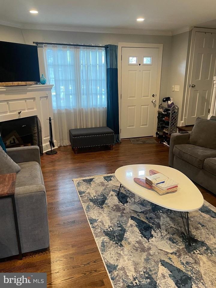 703 Chetworth Pl - Photo 2 of 31