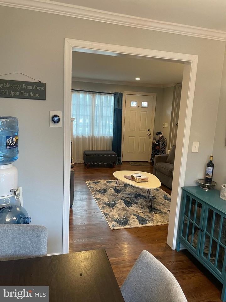 703 Chetworth Pl - Photo 3 of 31