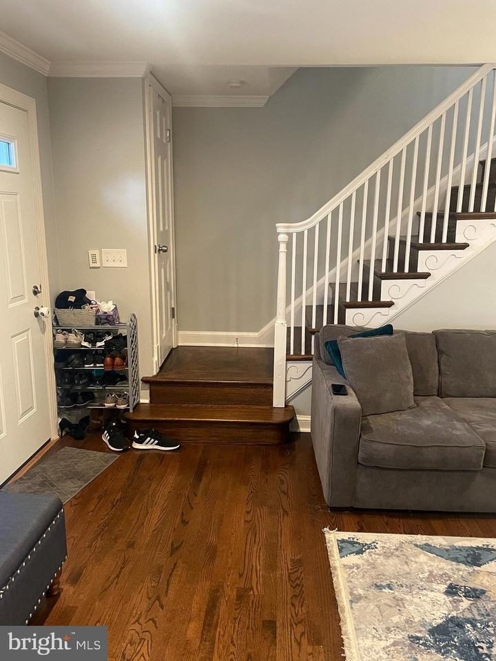 703 Chetworth Pl - Photo 4 of 31