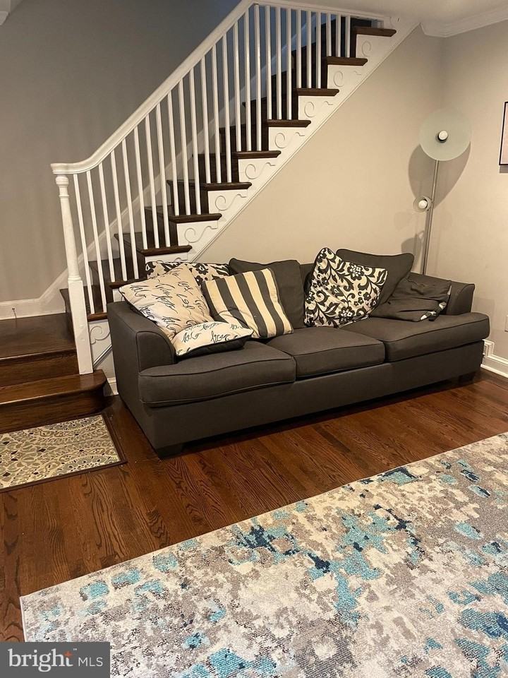 703 Chetworth Pl - Photo 5 of 31