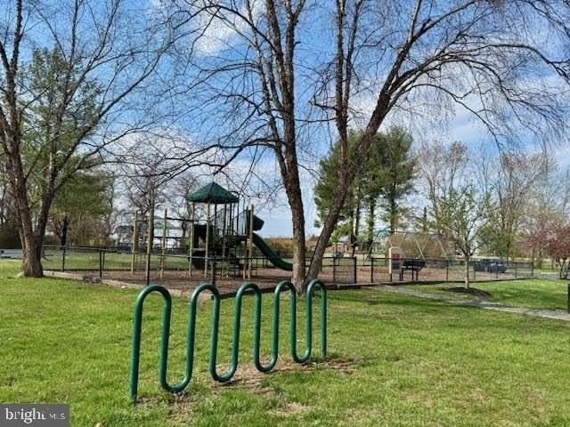 11238 Torrie Way Apt E - Photo 3 of 38