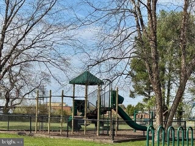 11238 Torrie Way Apt E - Photo 4 of 38