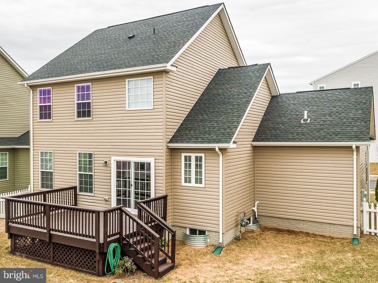 220 Centennial Dr - Photo 2 of 19