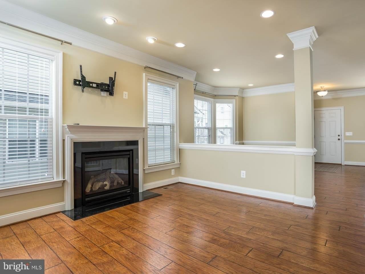 220 Centennial Dr - Photo 5 of 19