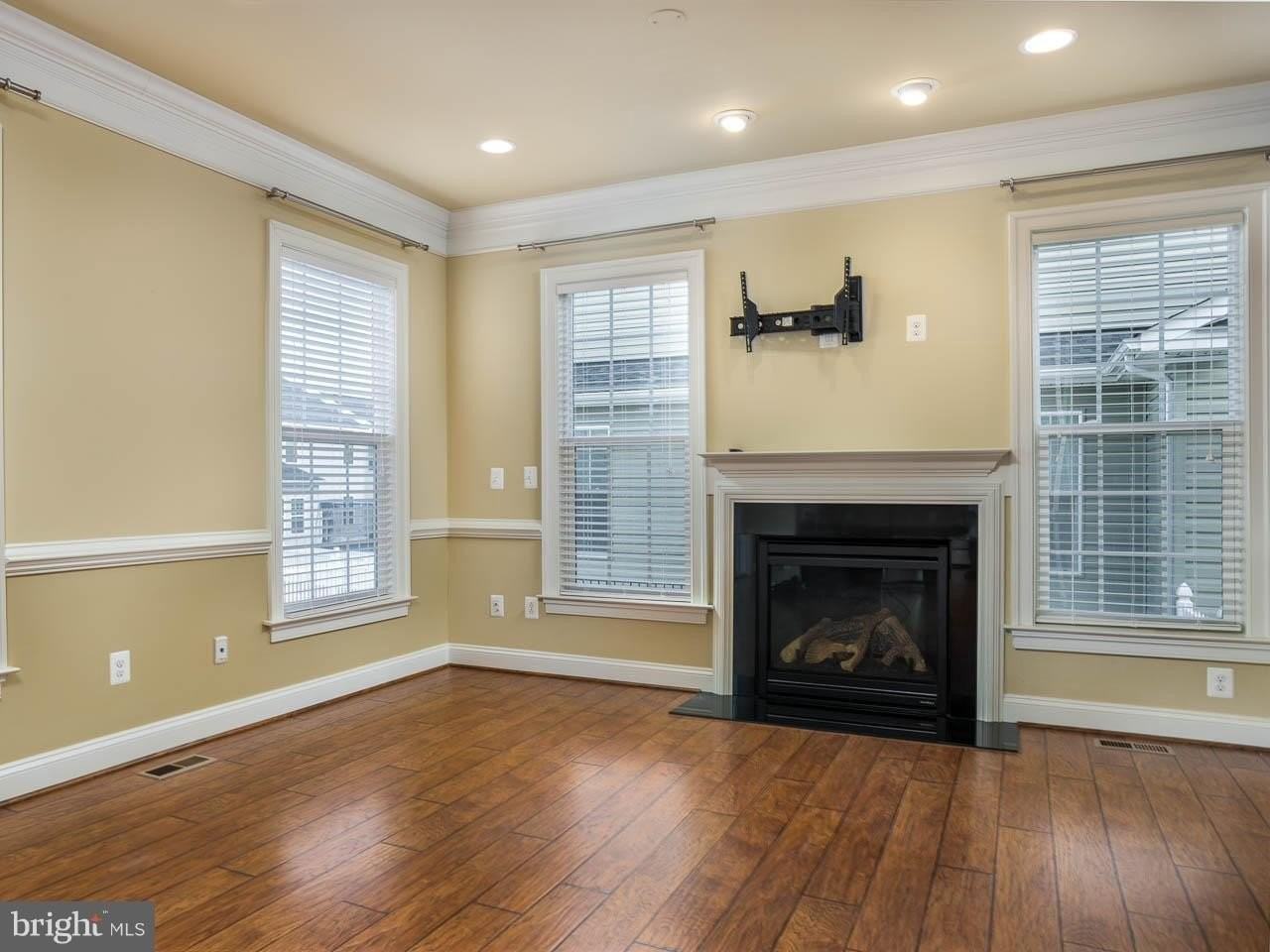 220 Centennial Dr - Photo 6 of 19