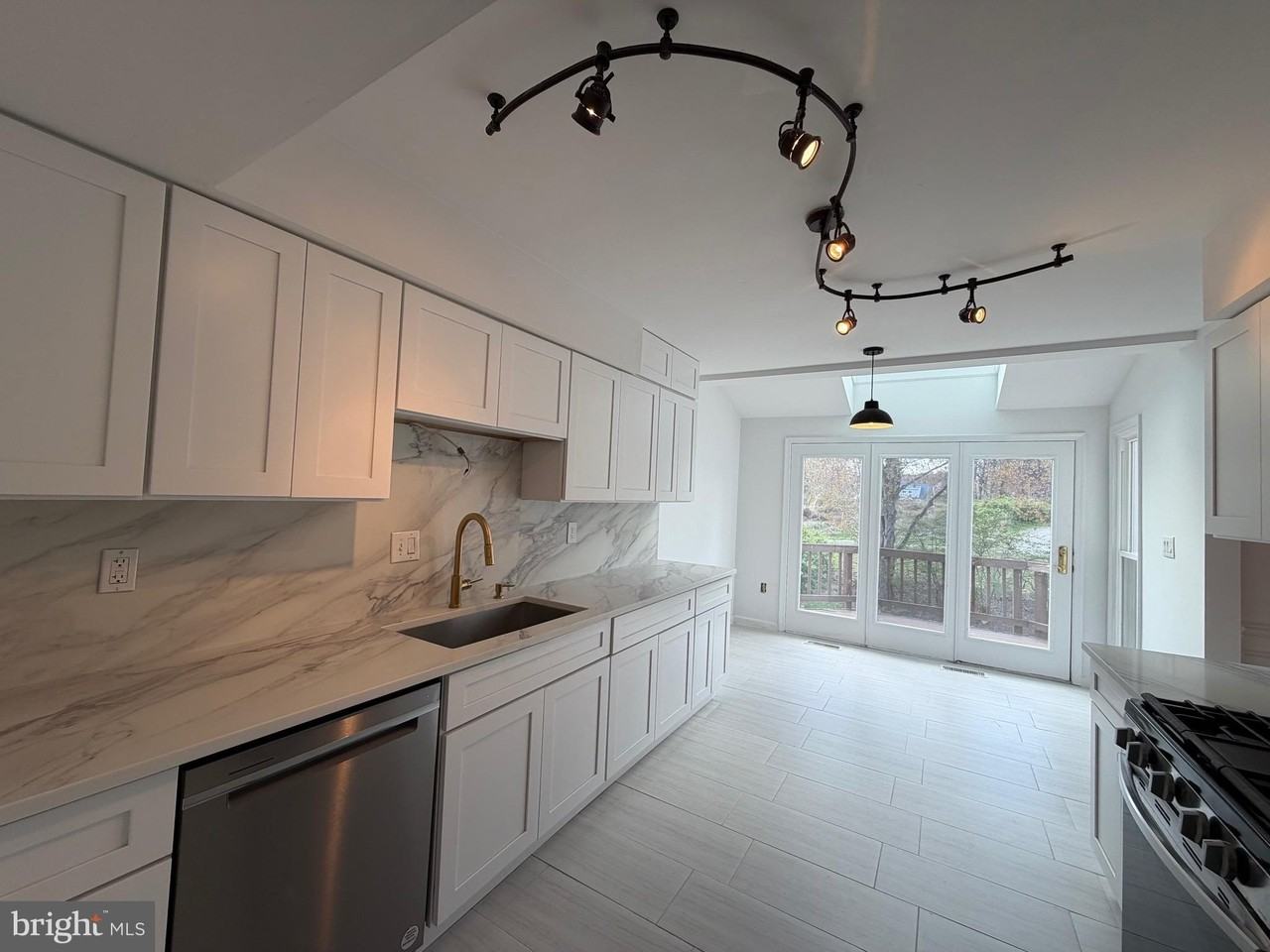 6236 Walkers Croft Way - Photo 7 of 25