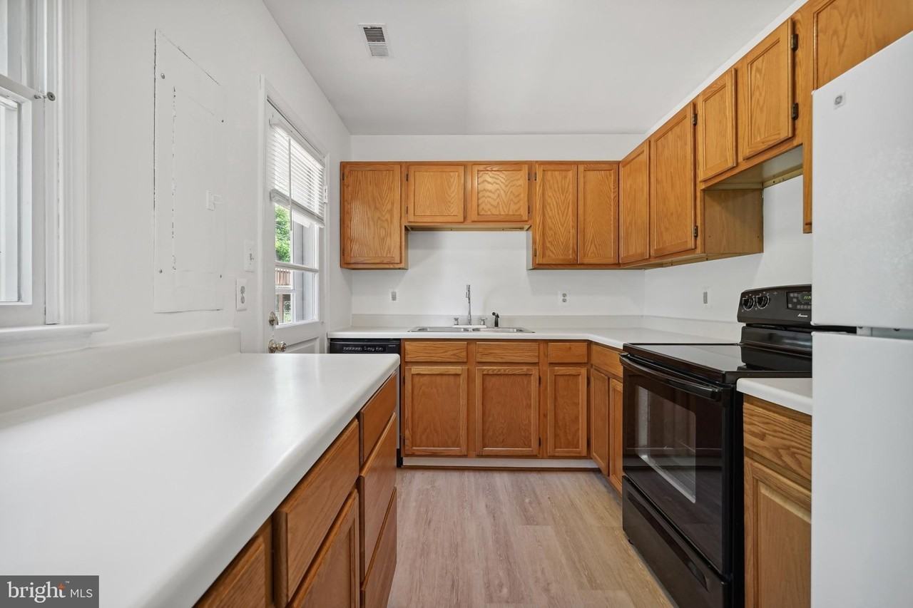 2023 Griffith Rd - Photo 4 of 23