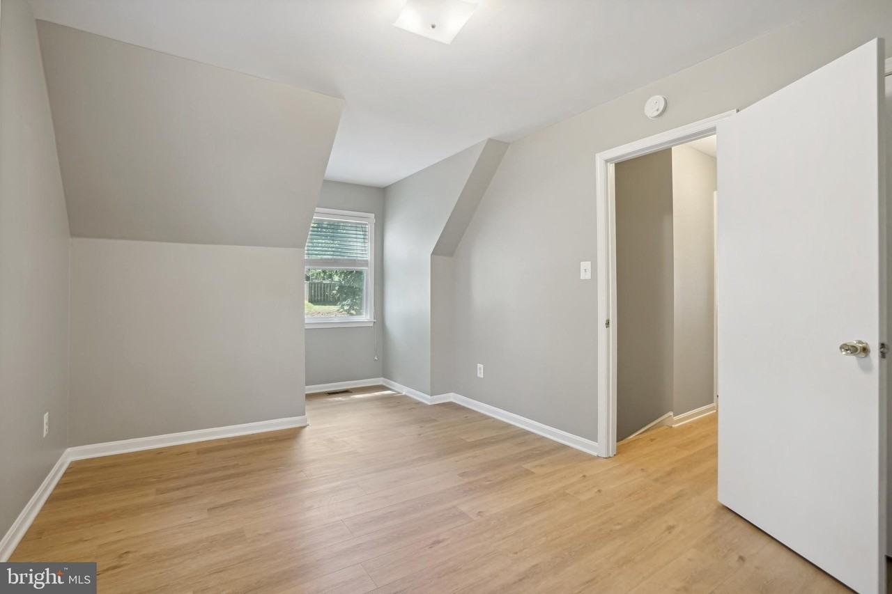 2023 Griffith Rd - Photo 6 of 23