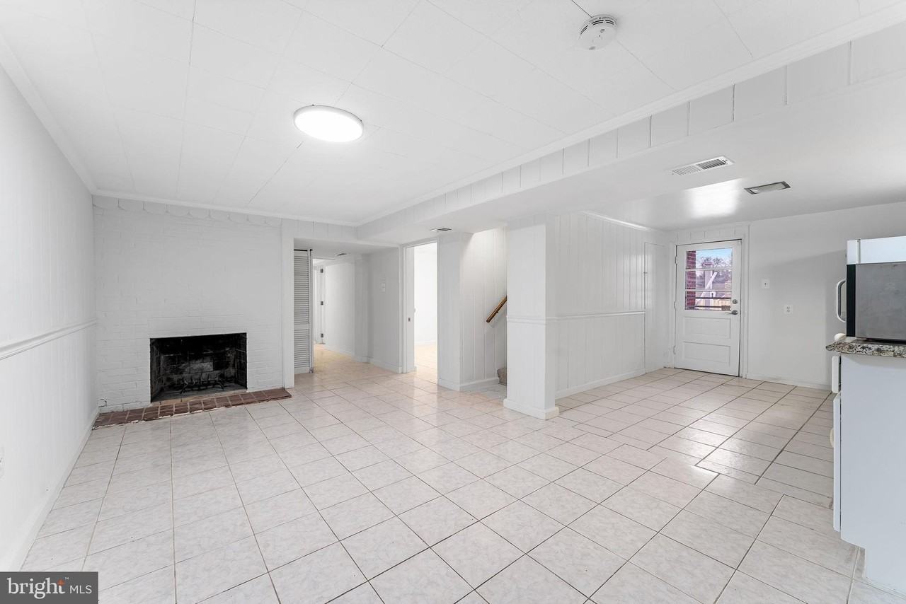 3233 Apex Cir Unit B - Photo 2 of 24