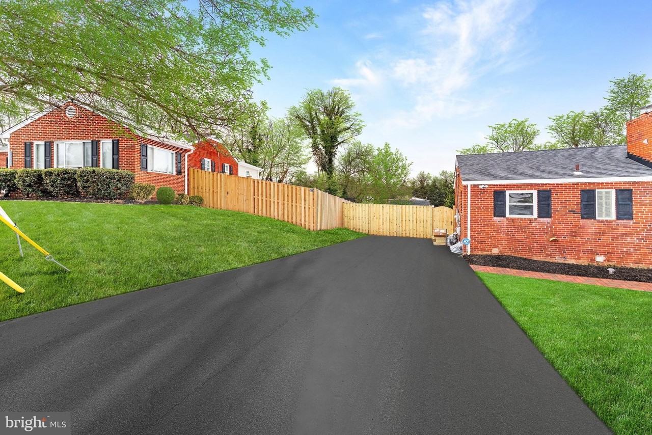 3233 Apex Cir Unit B - Photo 5 of 24