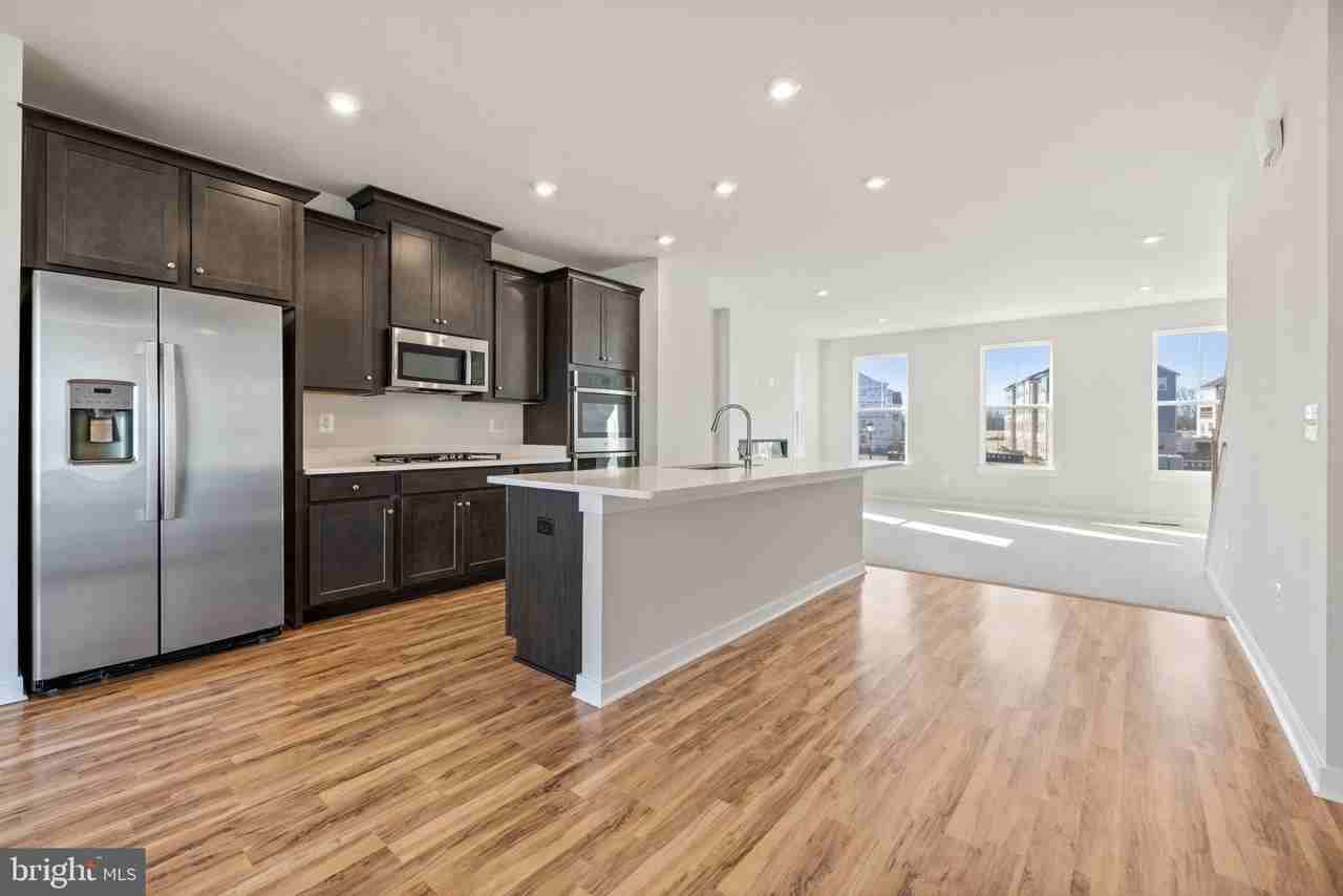 42580 Pitlochry Ter - Photo 3 of 40