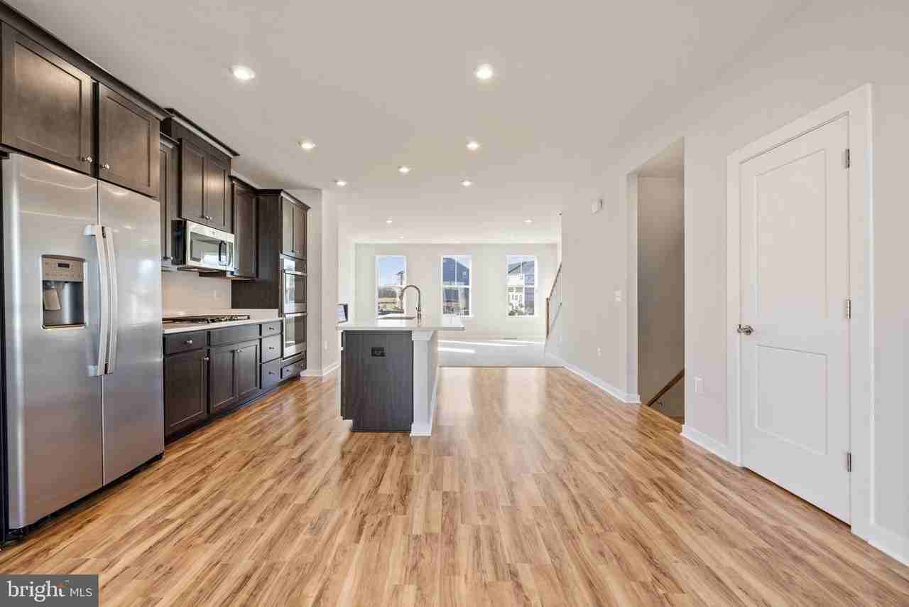 42580 Pitlochry Ter - Photo 4 of 40