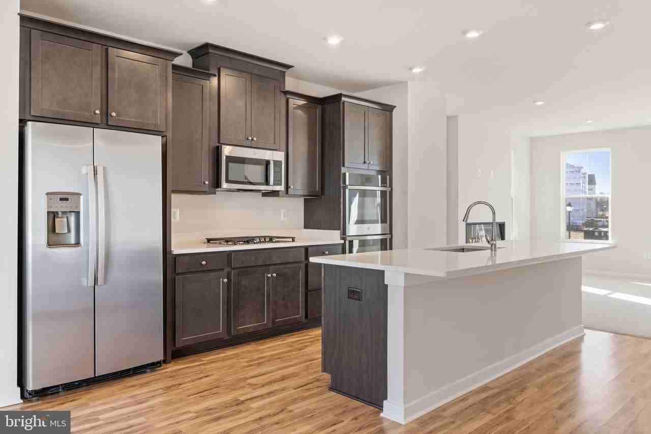 42580 Pitlochry Ter - Photo 5 of 40