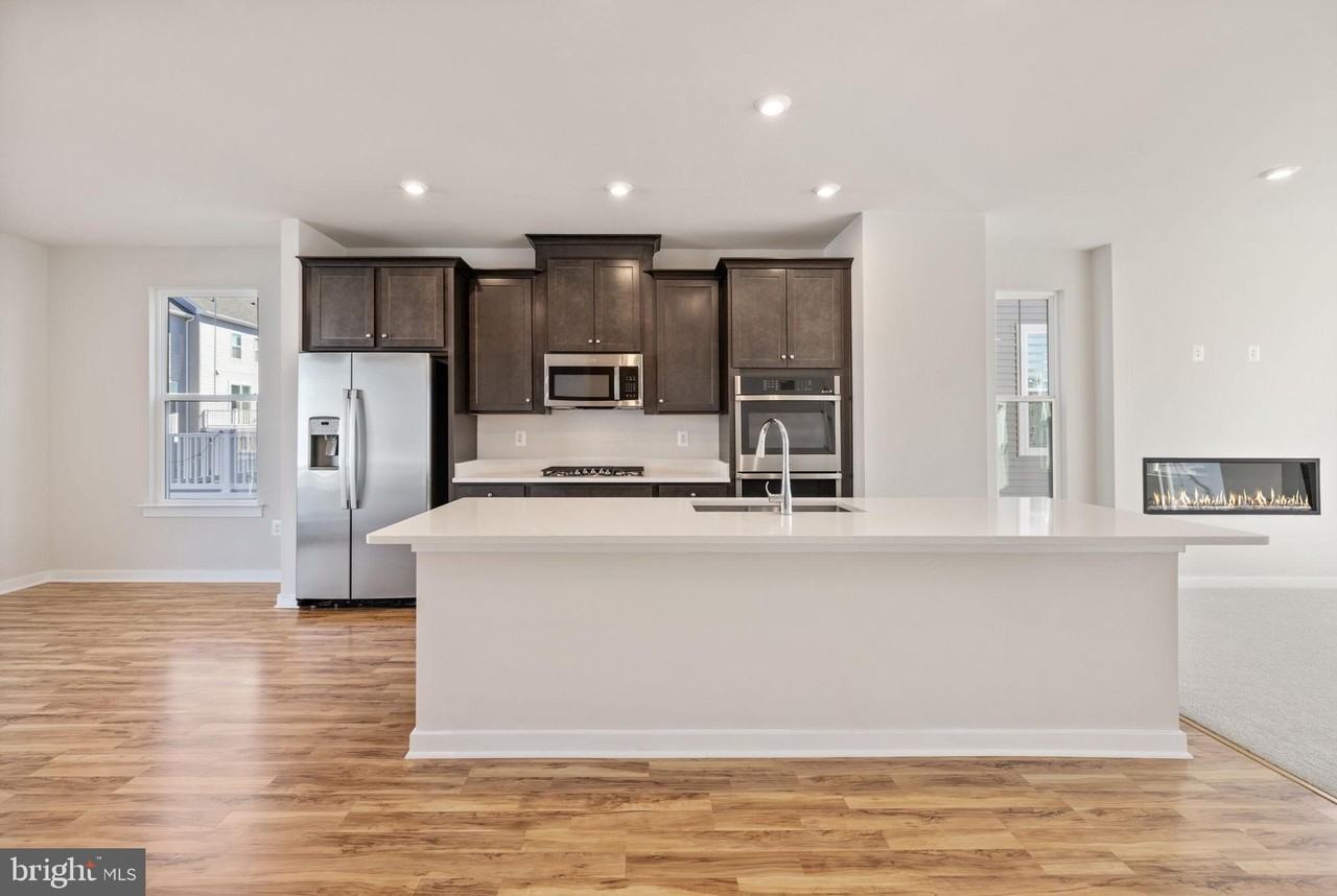 42580 Pitlochry Ter - Photo 6 of 40