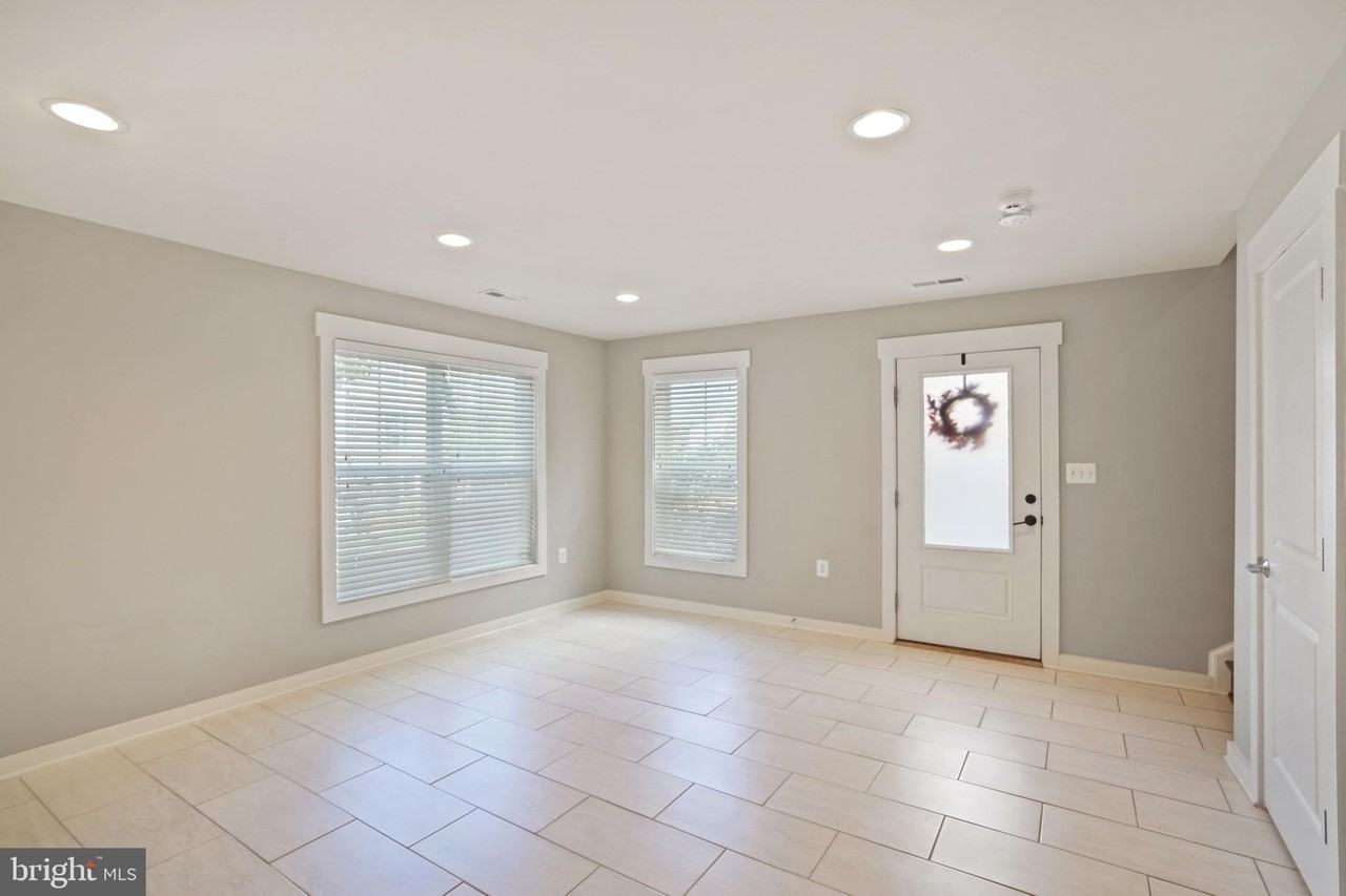 22413 Verde Gate Ter - Photo 5 of 33