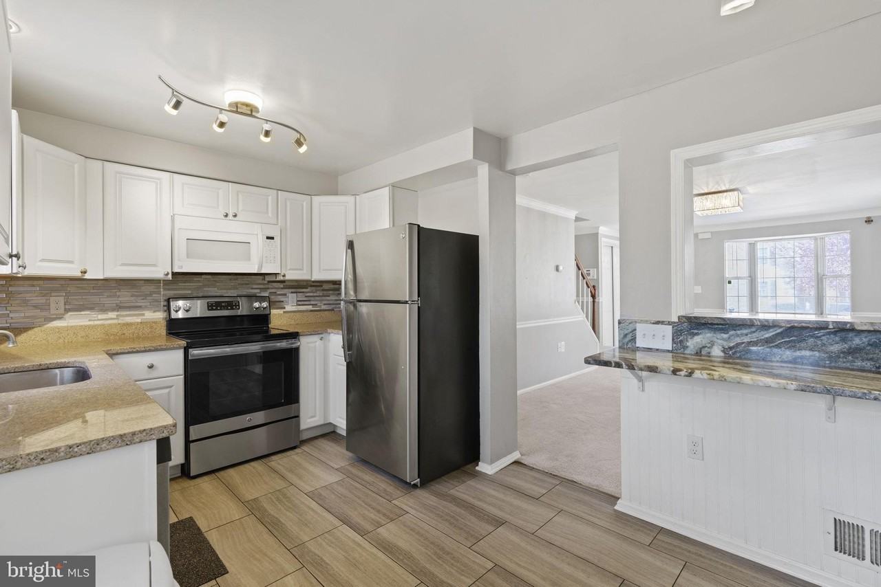 8629 Braxted Ln - Photo 5 of 20