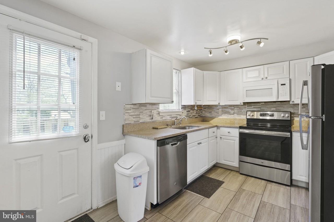 8629 Braxted Ln - Photo 6 of 20