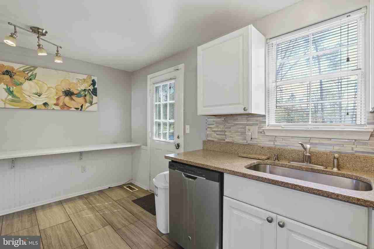 8629 Braxted Ln - Photo 7 of 20