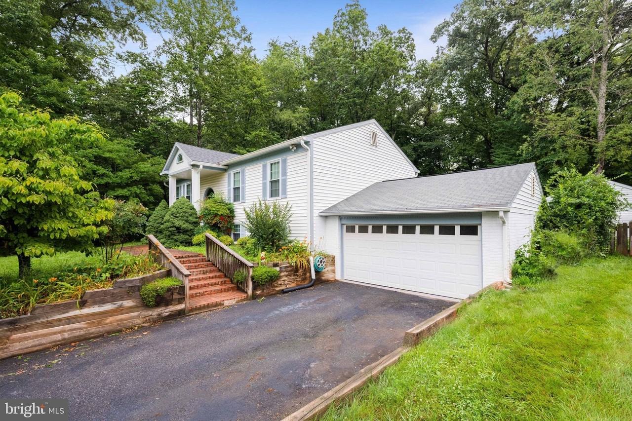 11821 Sinclair Ln - Photo 3 of 50