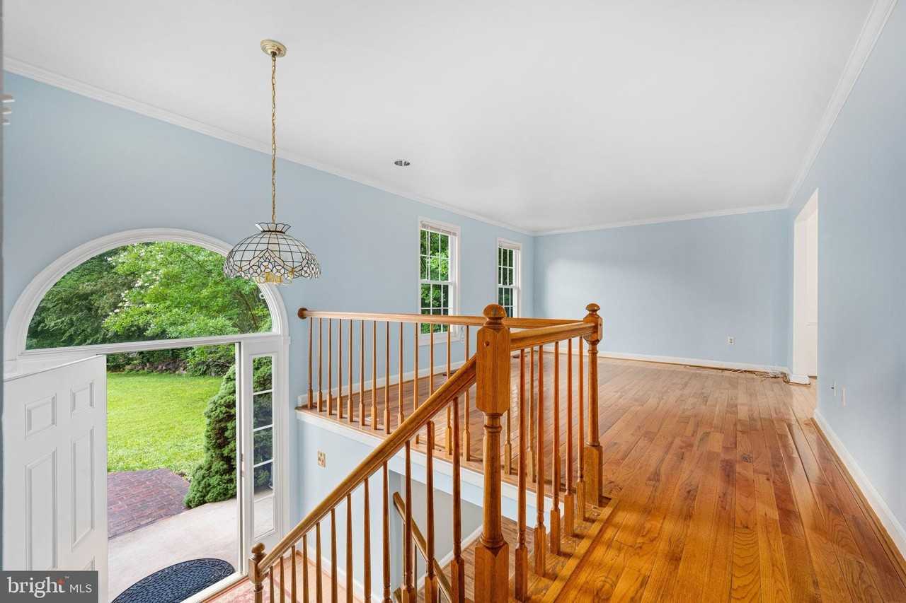 11821 Sinclair Ln - Photo 7 of 50