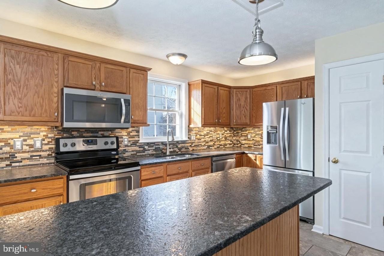 6100 Sunny Meadows Dr - Photo 4 of 33