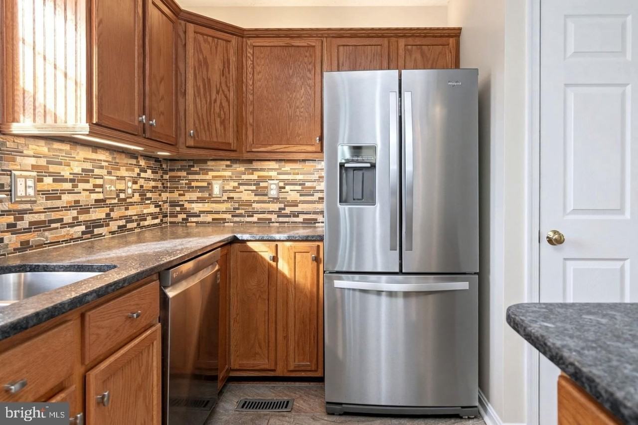 6100 Sunny Meadows Dr - Photo 5 of 33