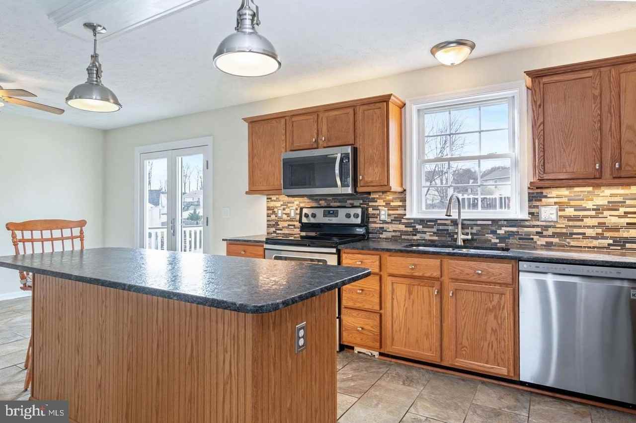 6100 Sunny Meadows Dr - Photo 6 of 33